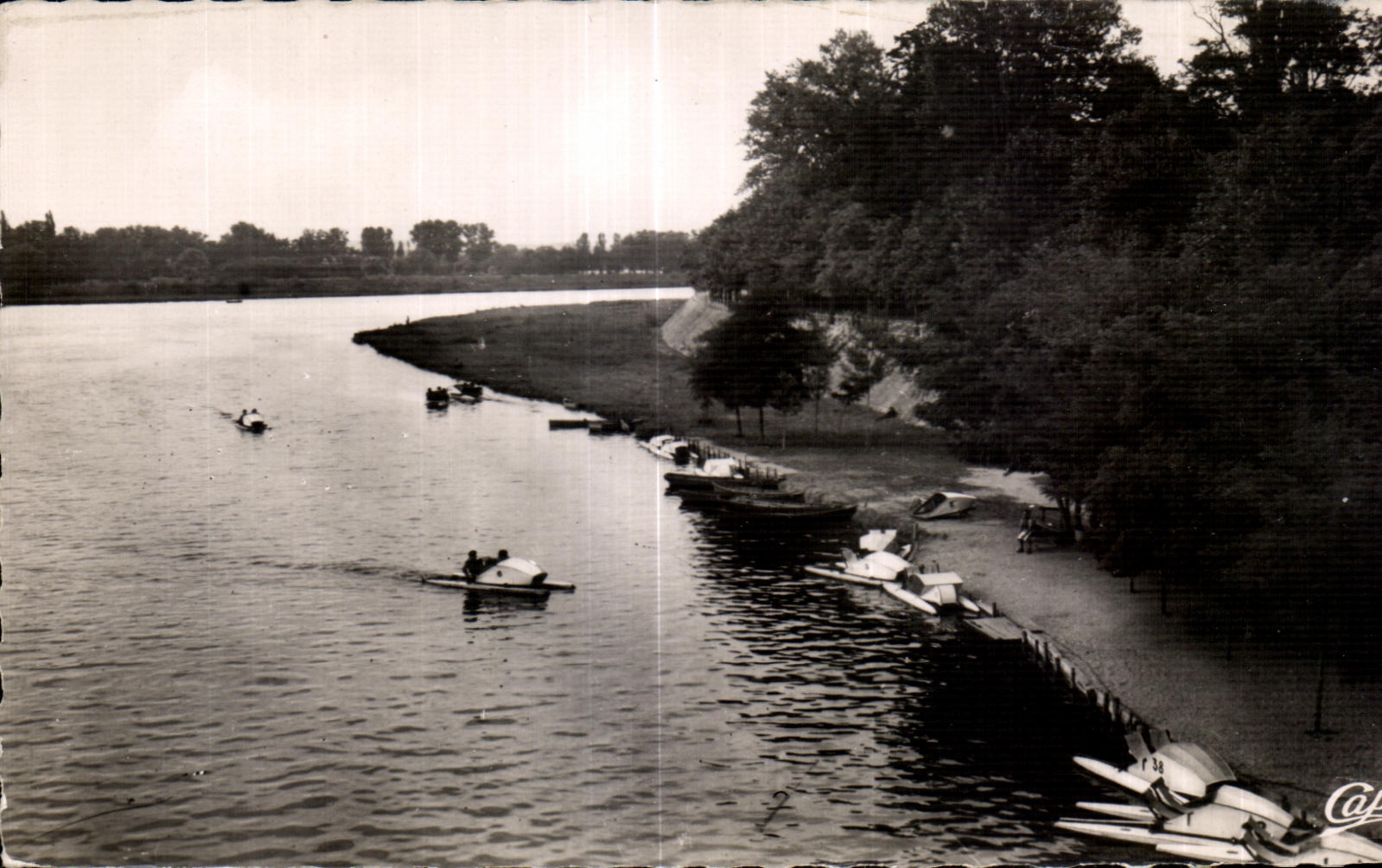 CPA Vichy Bords de I Allier