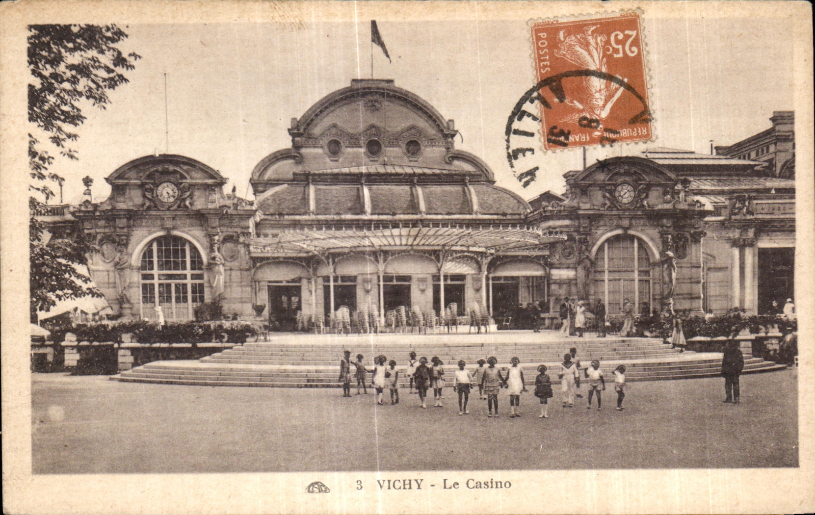 CPA Vichy Le Casino Enfants