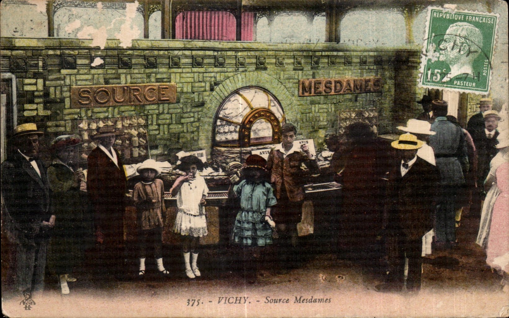 CPA Vichy Source Mesdames Enfants