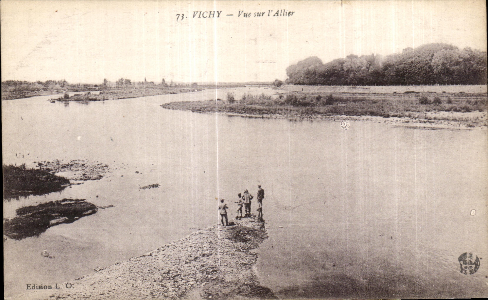 CPA Vichy Vue sur I Allier