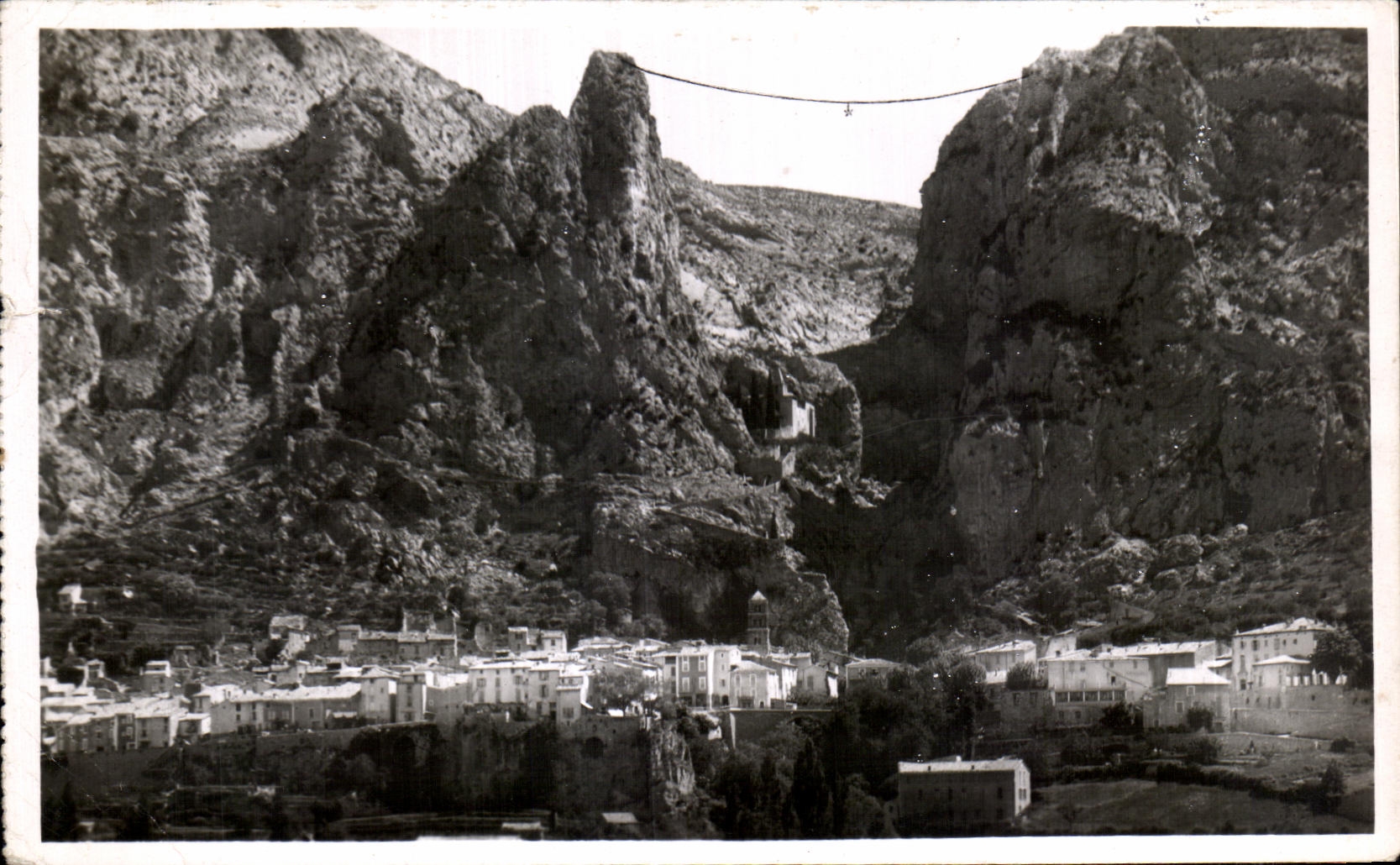 CPA Route des Gorges du verdon Moutier Sainte Marie Vue generale et la chaine de l Etoile