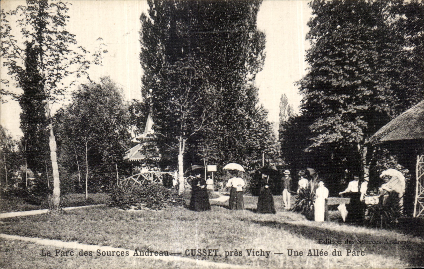 CPA Cusset pres Vichy Une Allee du Parc