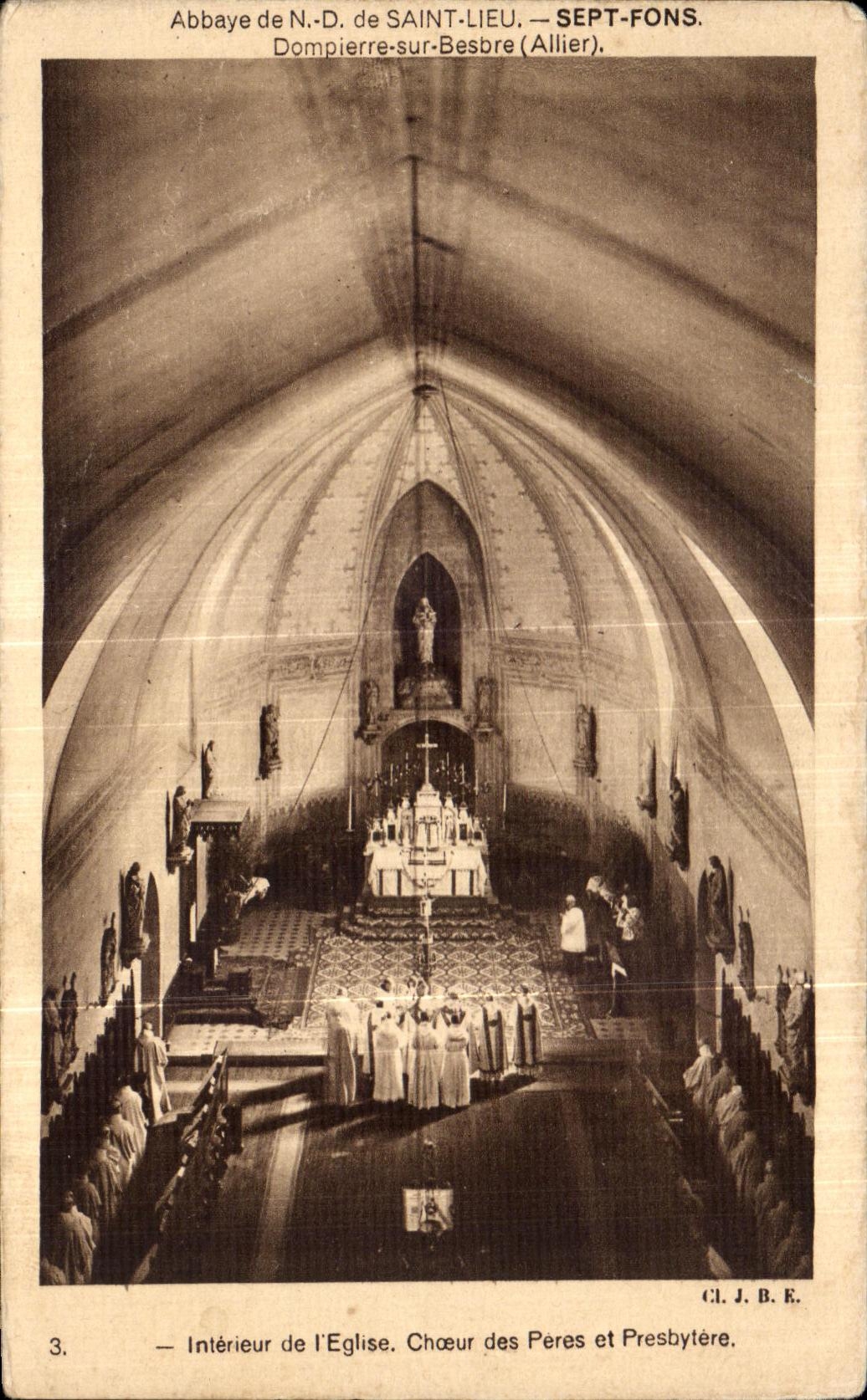 CPA Abbaye de Saint Lieu Sept Fons Dompierre sur Besbre Interieur de I eglise Choeur des peres et Presbytere
