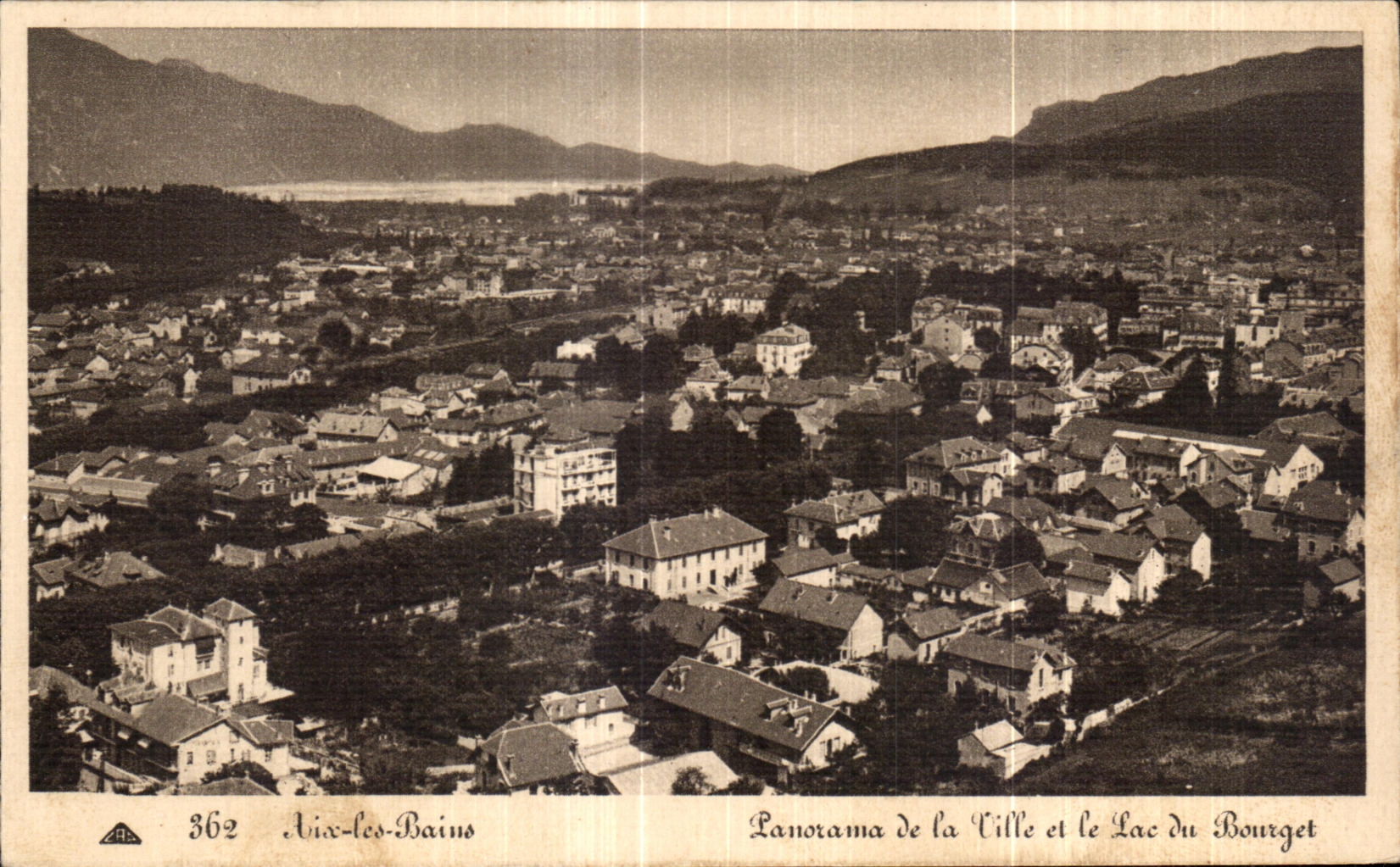CPA Aix les Bains Panorama de la ville et le lac du Bourget