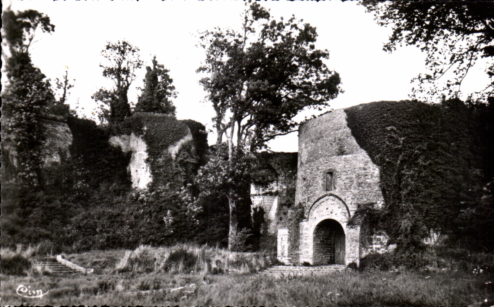 CPA Montreuil Sur Mer (Pas de Calais) Tour de la Reine Berthe