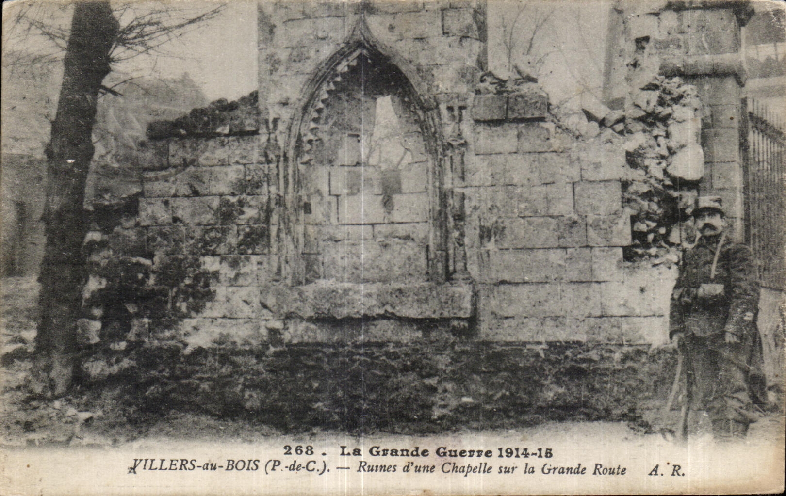 CPA La Grande Guerre Villers au Bois Ruines d une Chapelle sur la grande route Militaria 