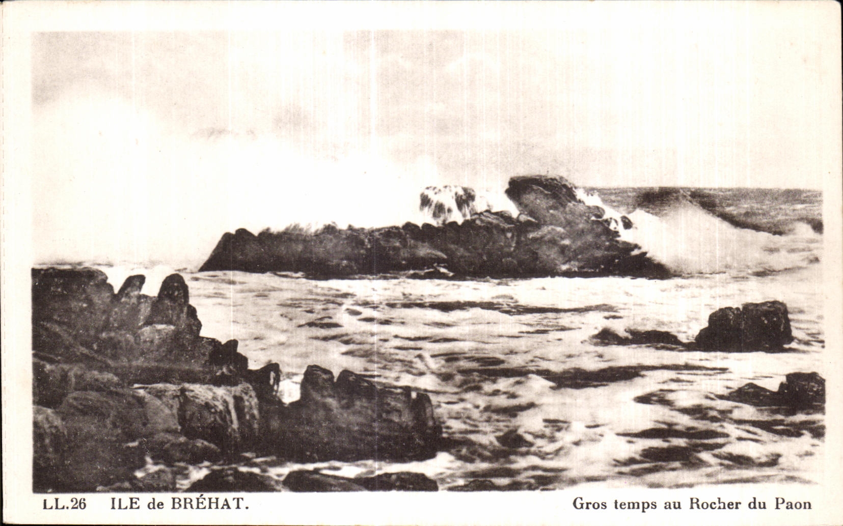 CPA Ile de Brehat Gros temps au Rocher du Paon
