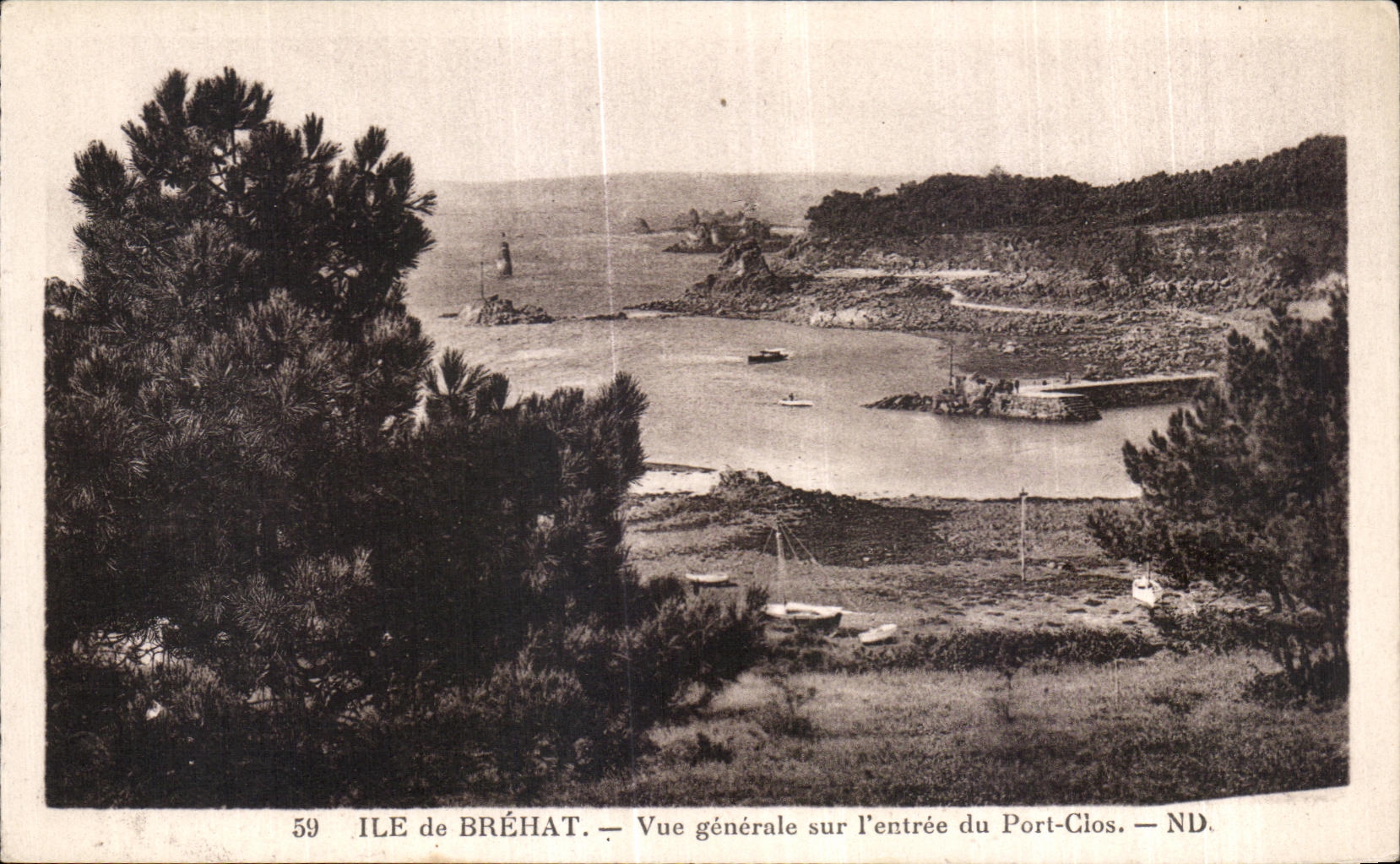 CPA Ile de Brehat Vue generale sur l entree du Port Clos