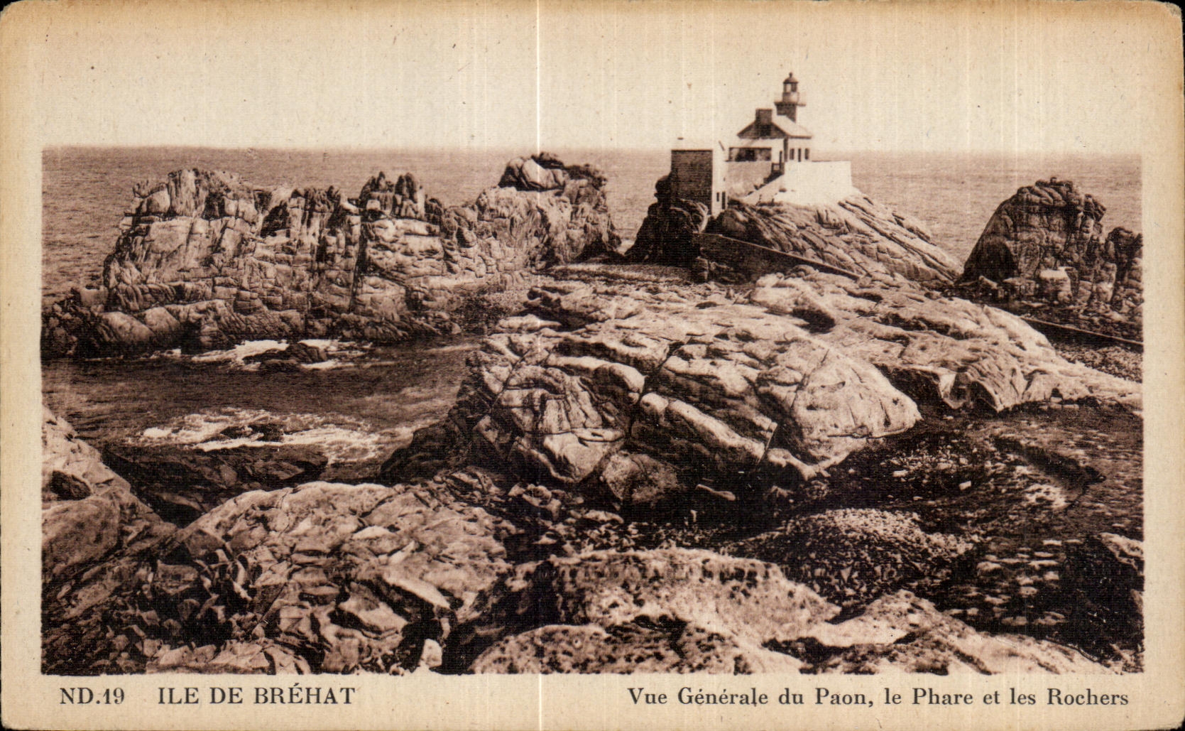 CPA Ile de Brehat Vue Generale du Paon le Phare et les Rochers