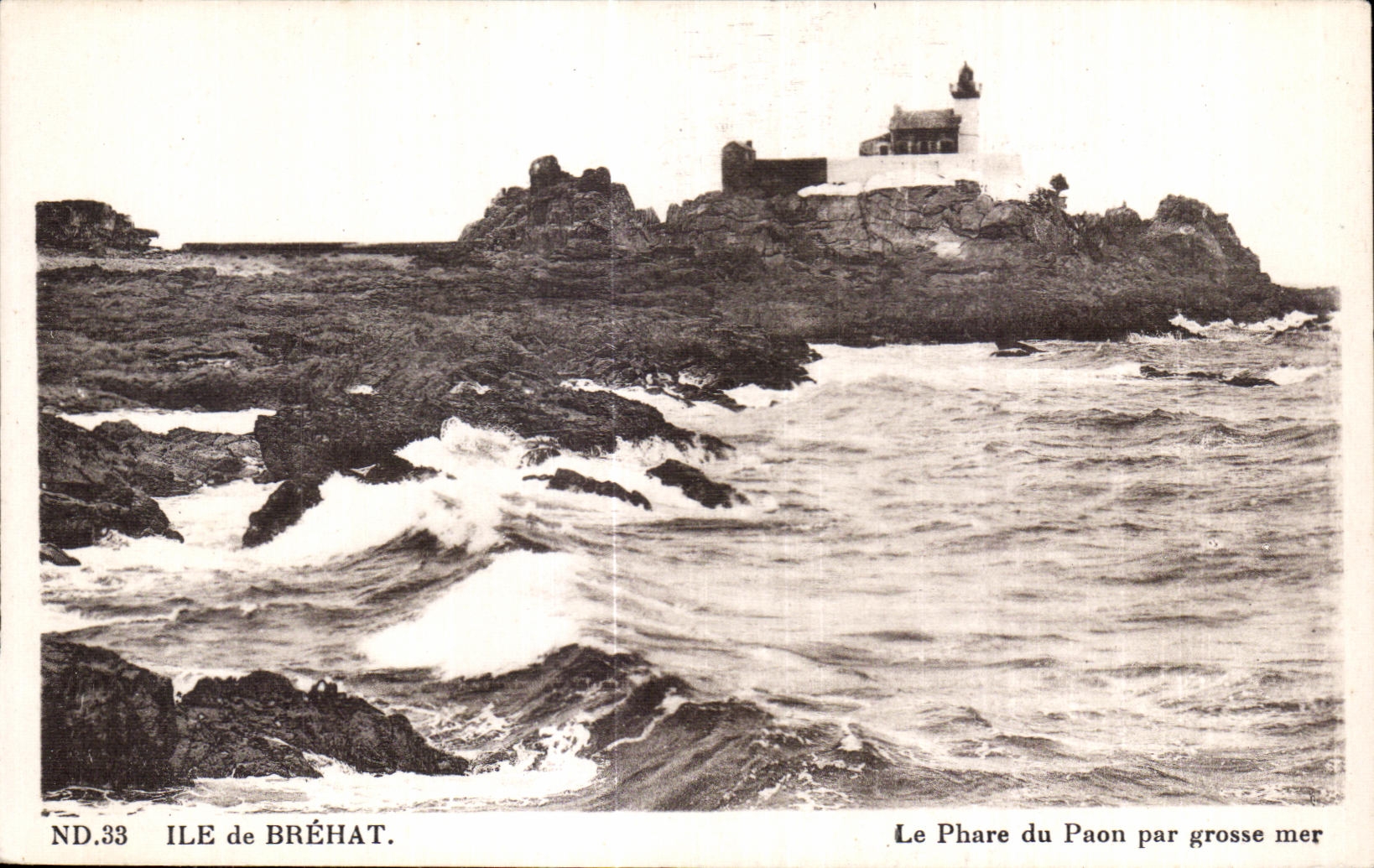 CPA Ile de Brehat Le Phare du Paon par grosse mer