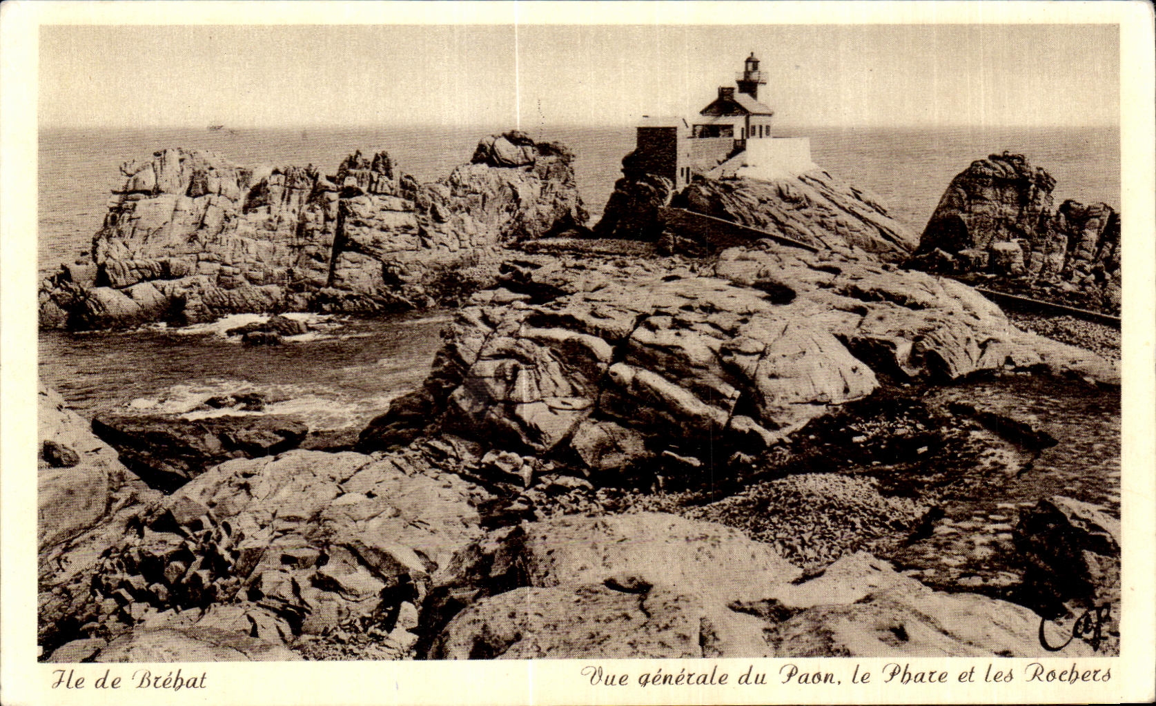 CPA Ile de Brehat Vue generale du Paon Le Phare et Les Rochers