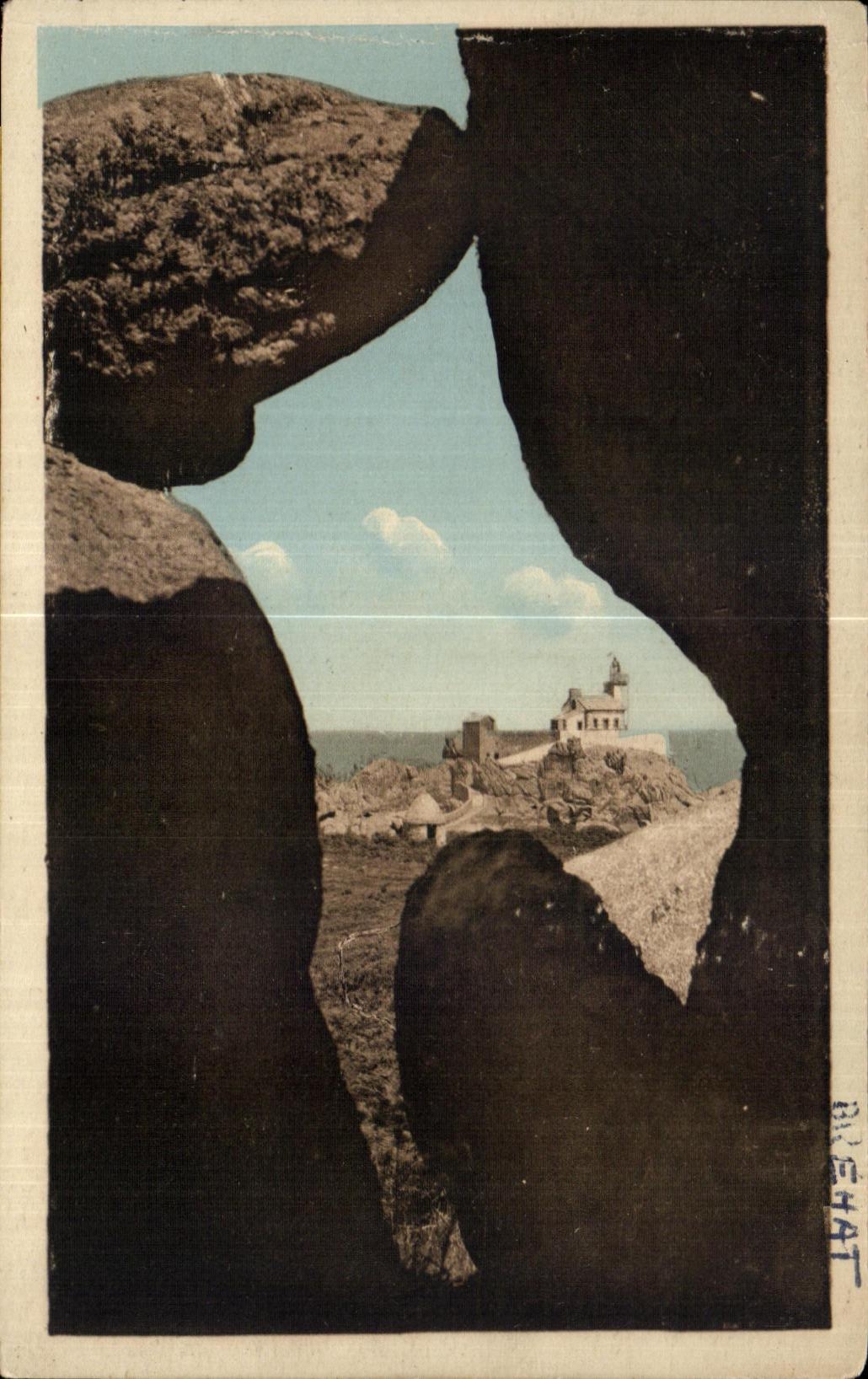 CPA Ile de Brehat La Grotte le Phare du Paon Lighthouse