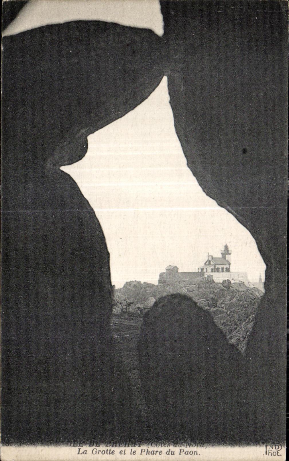 CPA Ile de Brehat La Grotte et le Phare du Paon