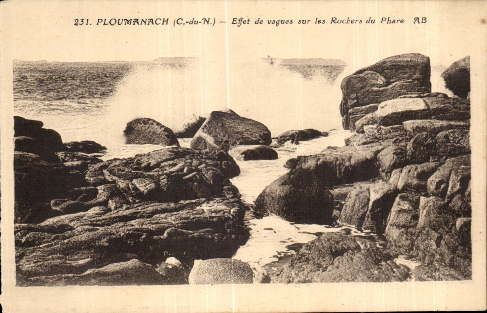 CPA Ploumanac h Effet de vagues sur les Rochers du Phare