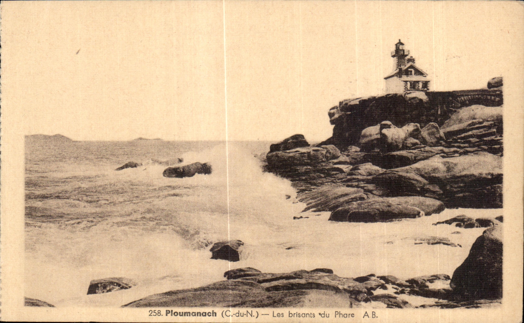 CPA Ploumanac h Les brisants du Phare