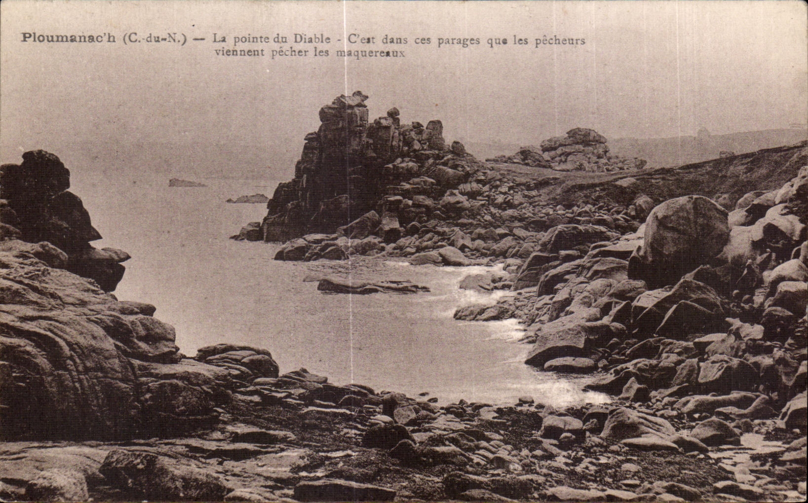 CPA Ploumanac h La Pointe du Diable C eat dans ces parages que les pechenrs viennent pecher les maquereaux