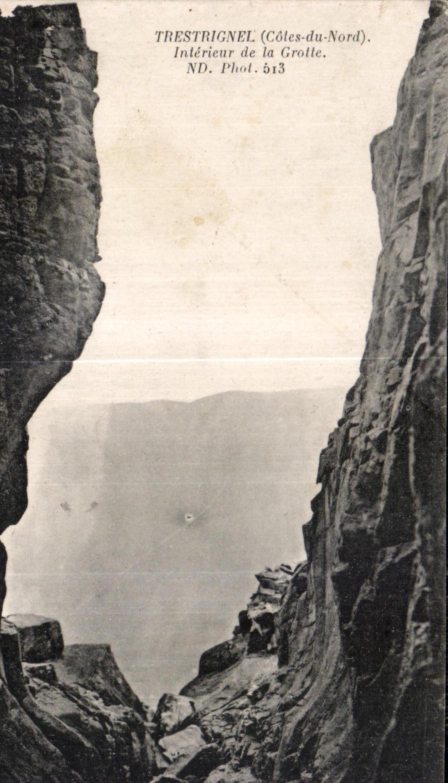 CPA Trestrignel Cotes du Nord Interiur de la Grotte 