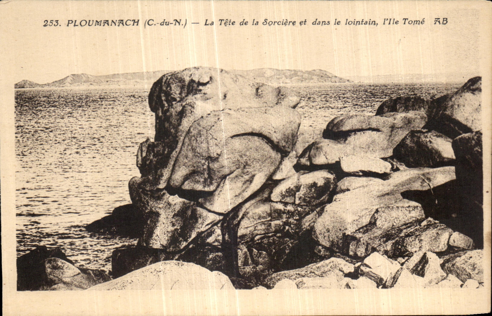 CPA Ploumanac h La Tete de la Sorciere dt le lointain l ile Tome