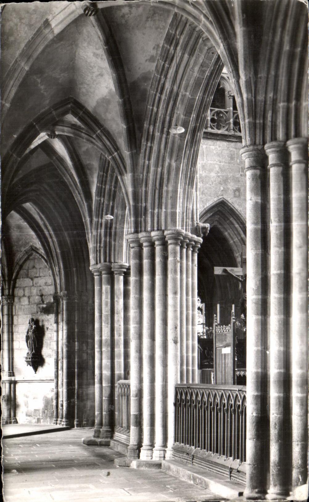 CPSM Cathedrale de Treguier Deambulatoire