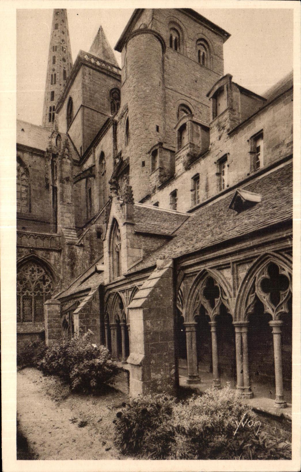 CPA Treguier La Cathedrale Tour d Hastings et galerie du cloitre