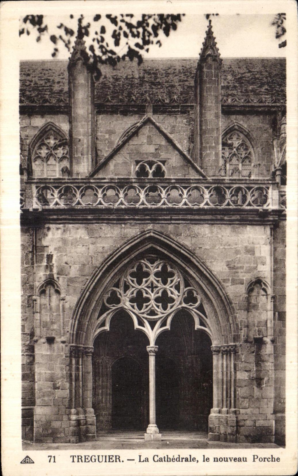 CPA Treguier La Cathedrale le nouveau Porche