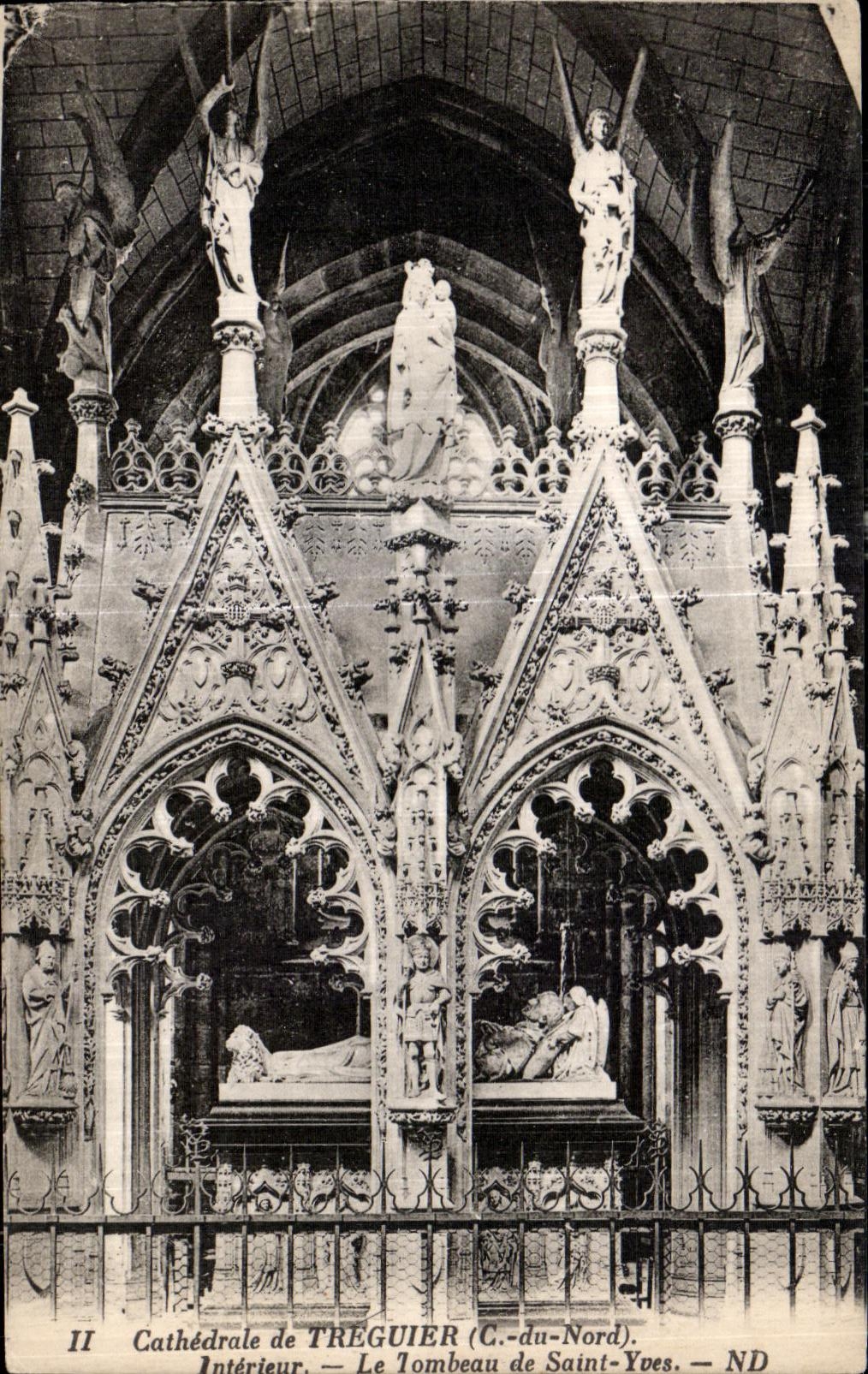 CPA Cathedrale de Treguier Interieur Le tombeau de Saint Yves