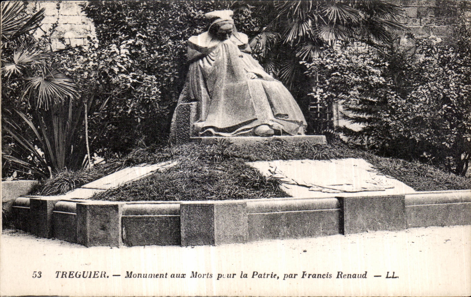 CPA Treguier Monument aux Morts Pour la Patrie Militaria