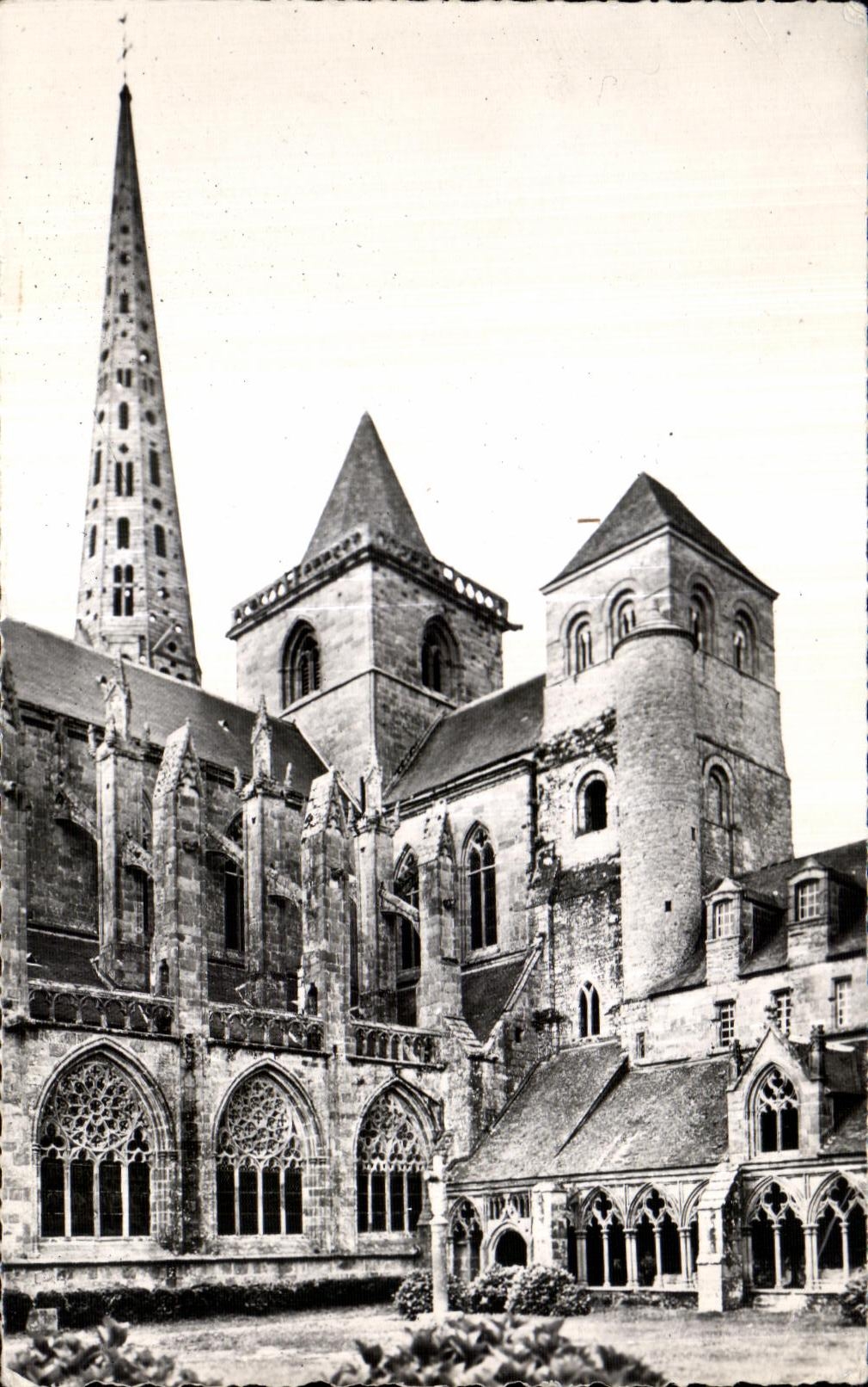 CPA Treguier les Trois Tours