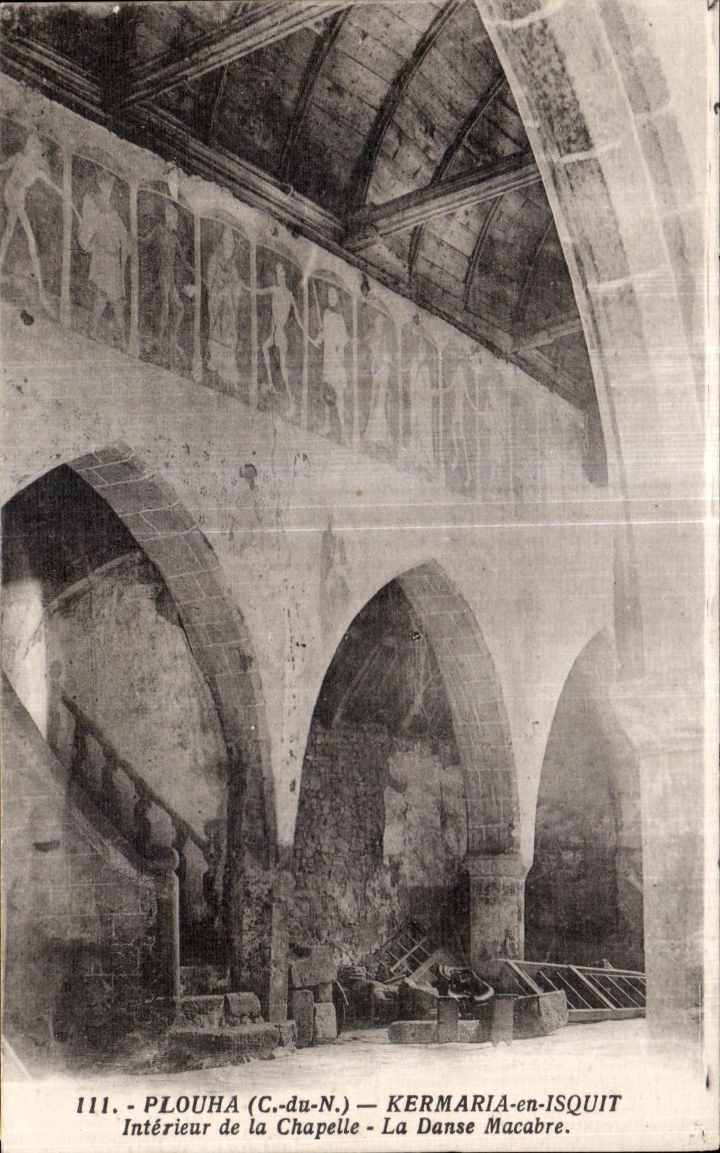 CPA Plouha KERMARIA en ISQUIT interieur de la chapelle La danse macabre