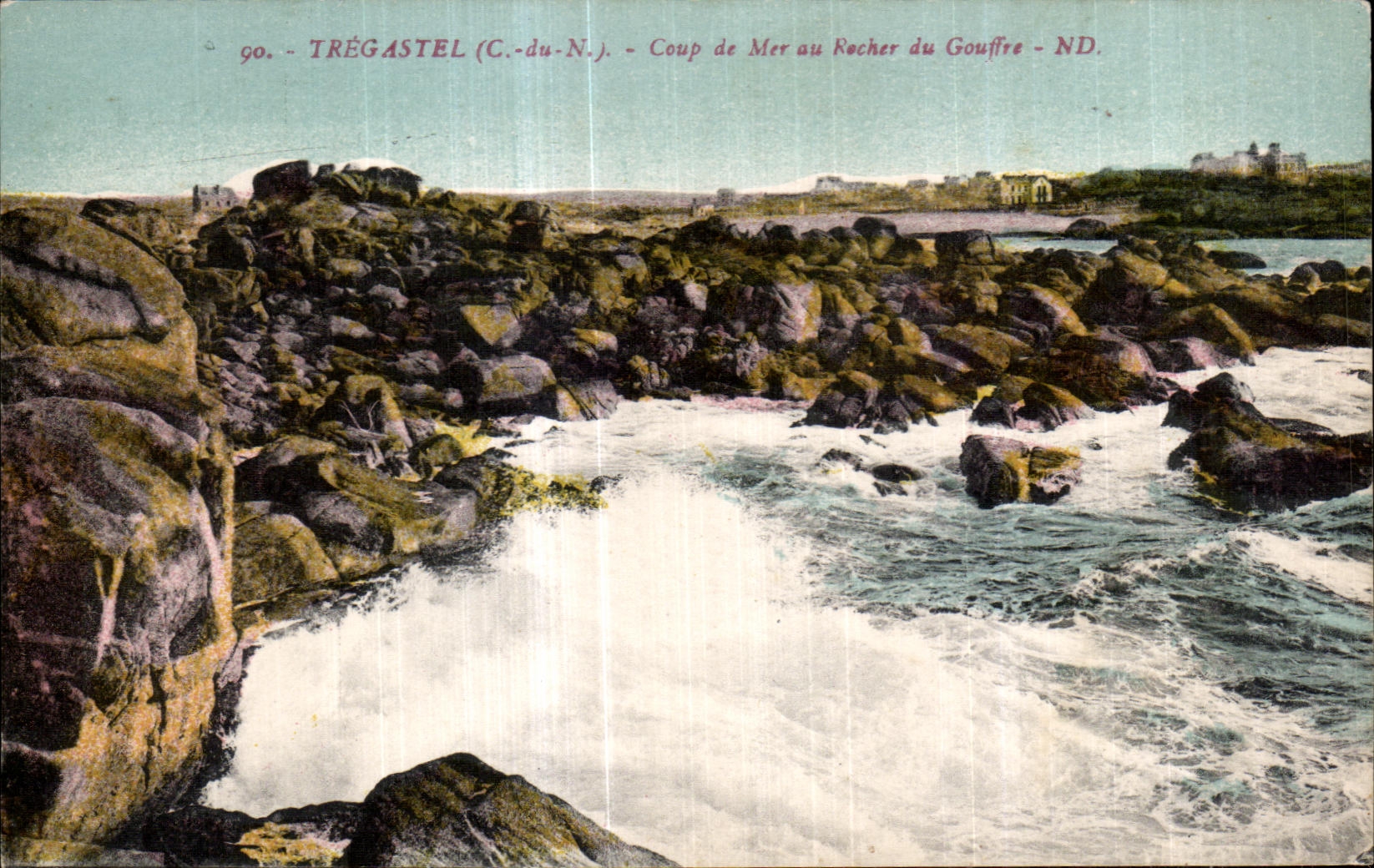 CPA Tregastel Ceup de Mer au Rocher du Gouffre