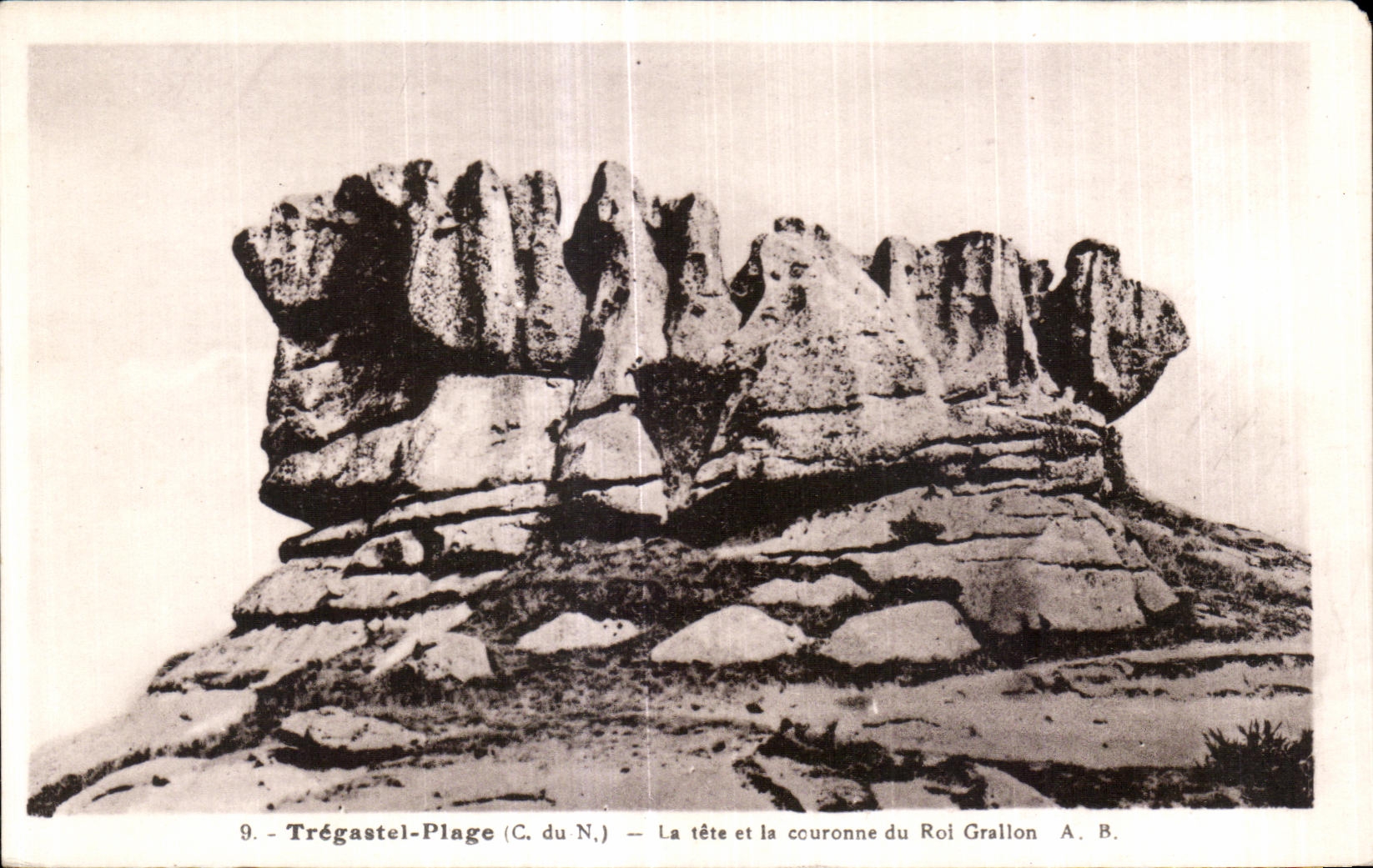 CPA Tregastel Plage La Tete et la Couronne du Roi Grallon