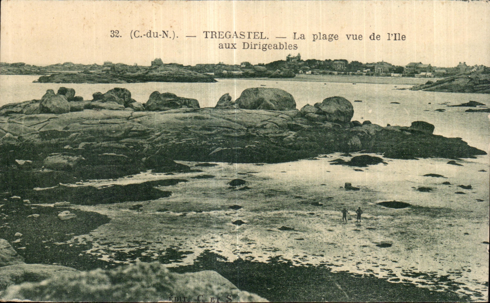 CPA Tregastel La Plage Vue de L lle Aux Dirigeables