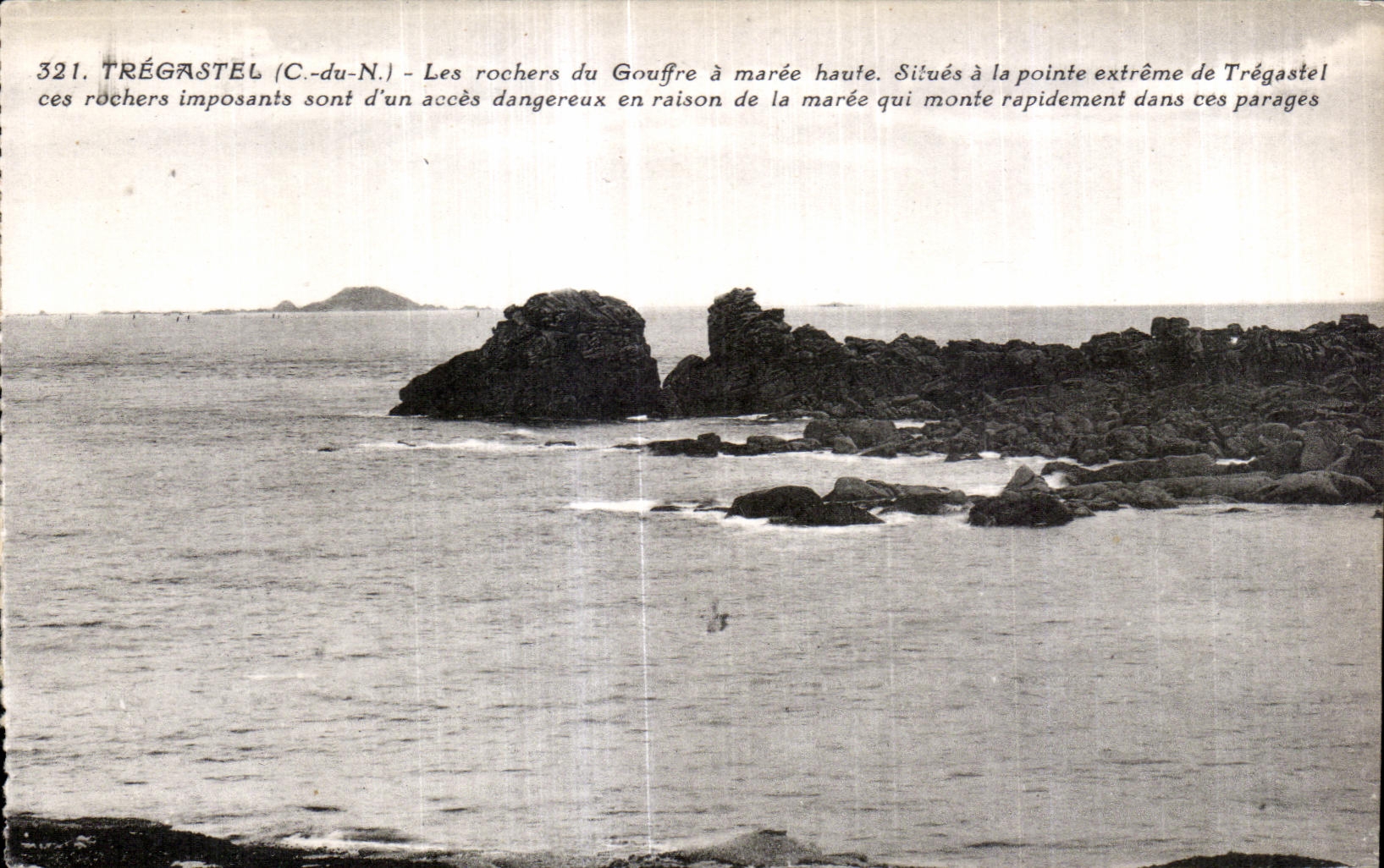 CPA Tregastel(C du N) Les rochers du Gouffre a maree haute Silues a la Pointe extreme de Tregastel ces rochers imposant 