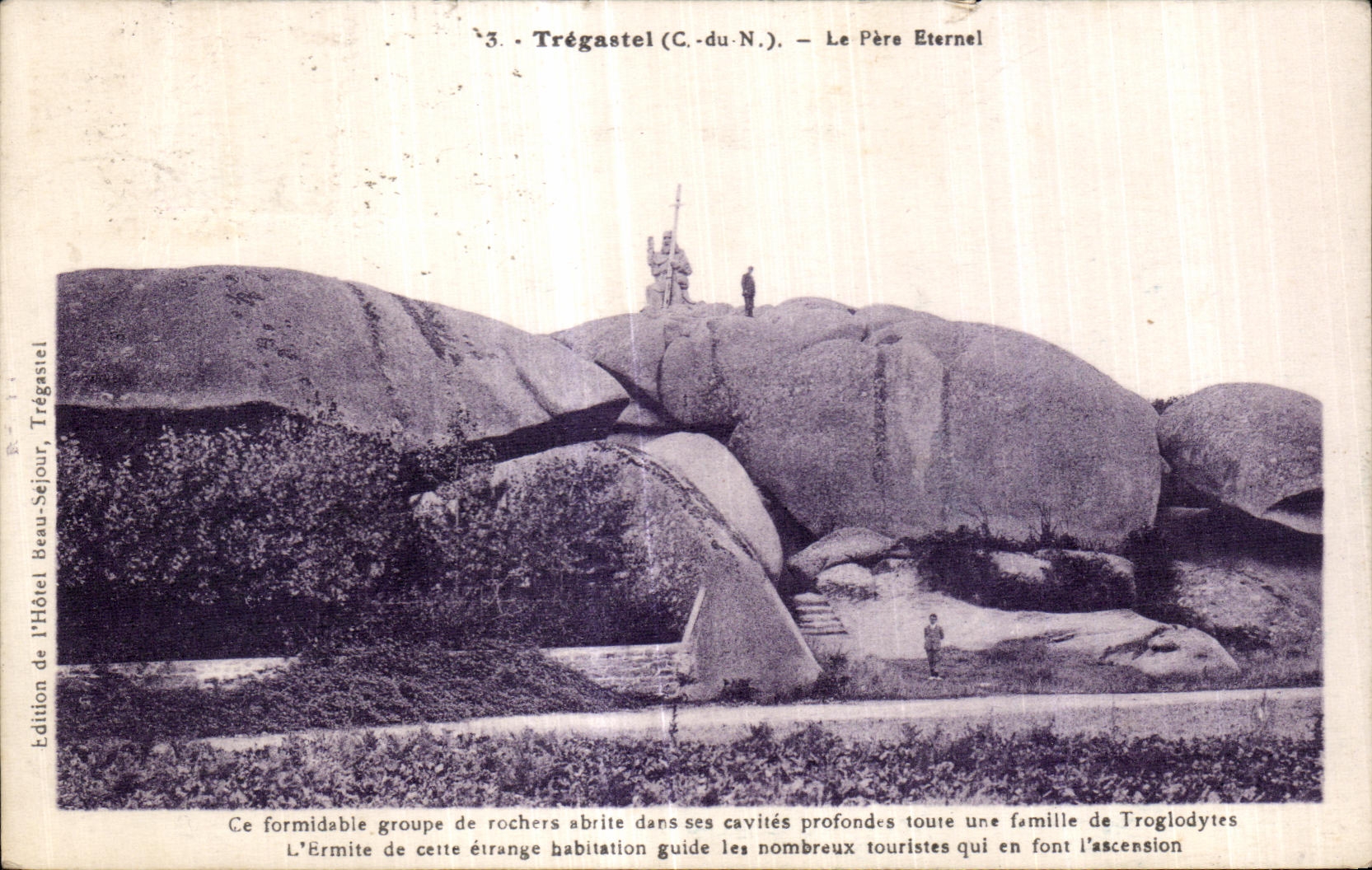 CPA Tregastel Le Pere Eternel Ce Formidable groupe rochers abrite dans ses cavites profonds toute uns famille de Troglod