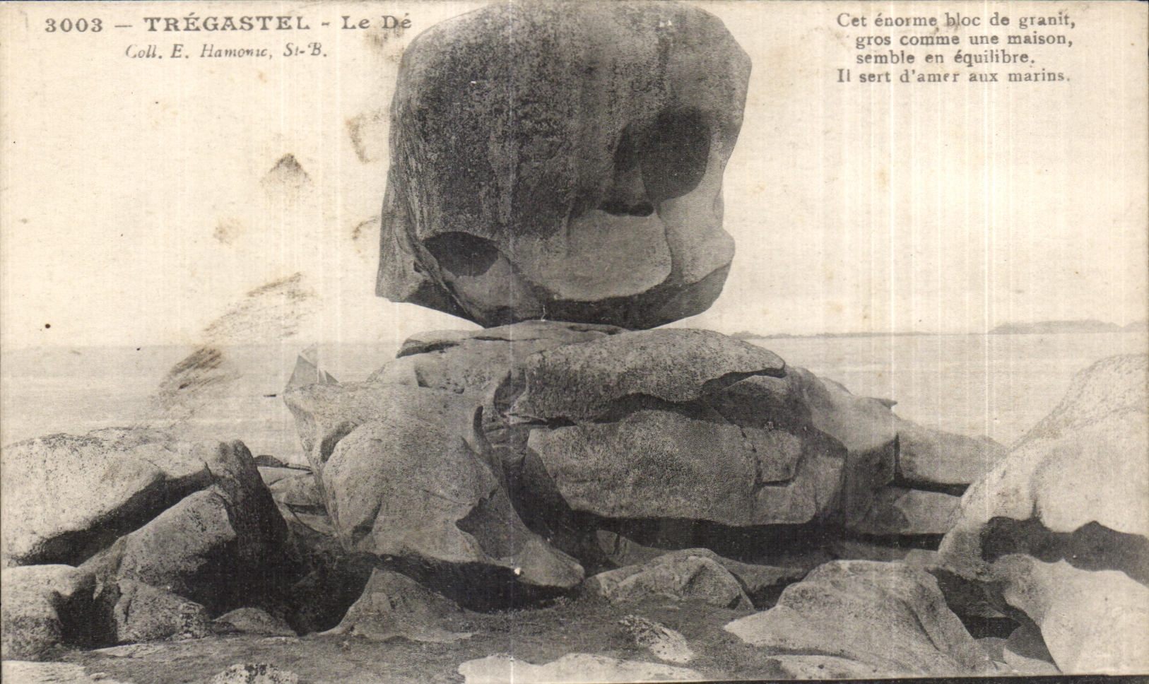 CPA Tregastel Le De Cet enorma hloc de granit gros comma une maison II sert d amer aux Marins
