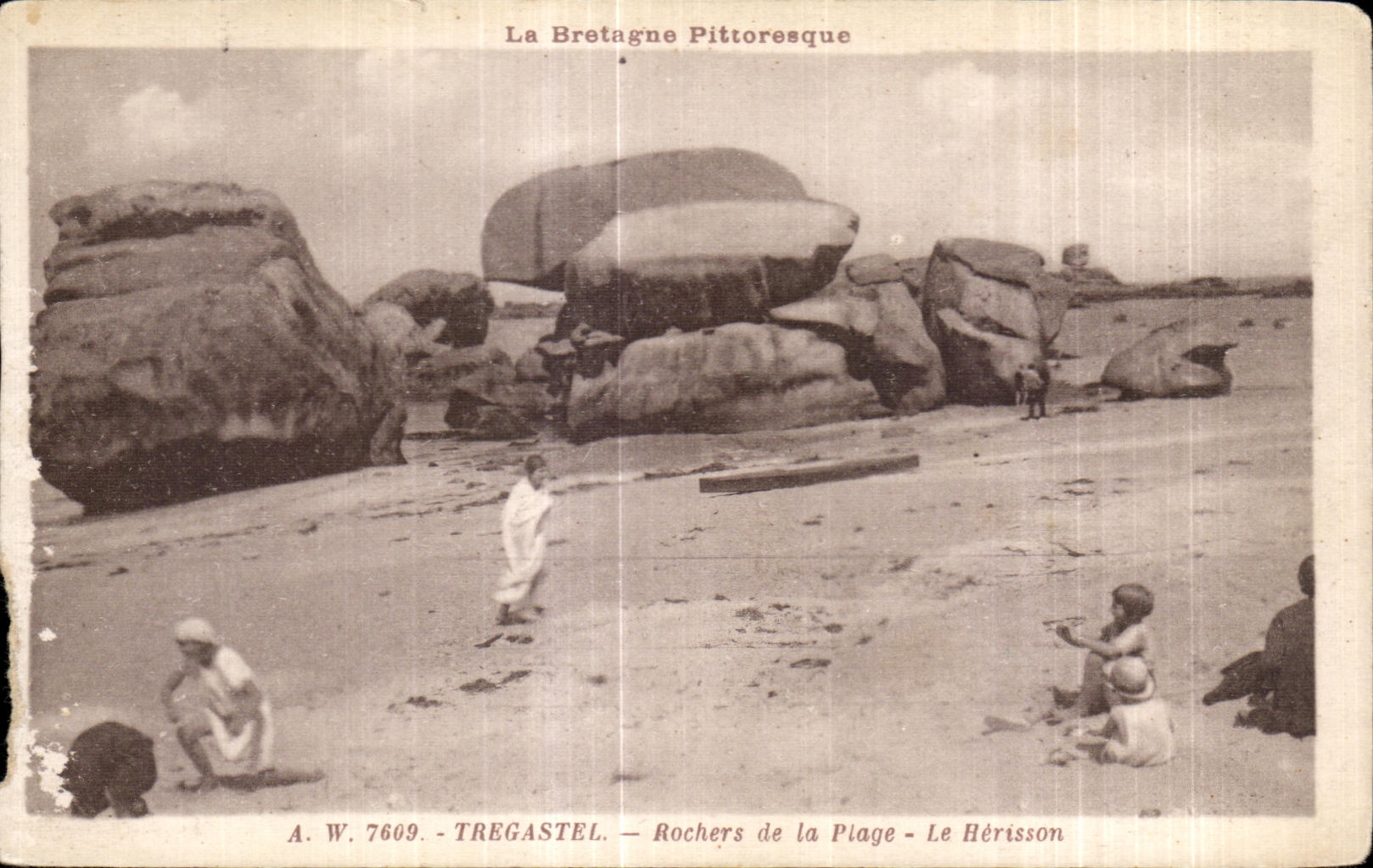 CPA La Bretagne Pittoresque Tregastel Rochers de la Plage Le Herisson