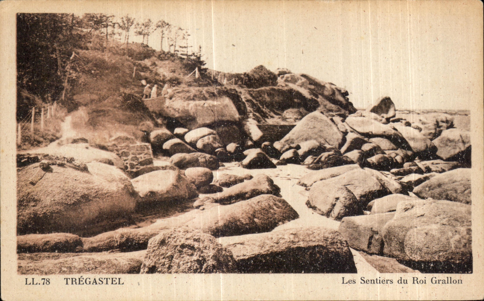 CPA Tregastel Les Sentiers du Roi Grallon