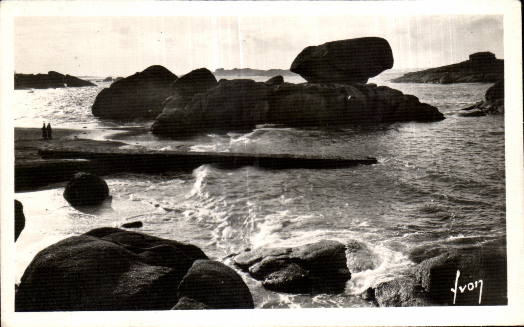 CPA Tregastel Le rochers va Maree haute