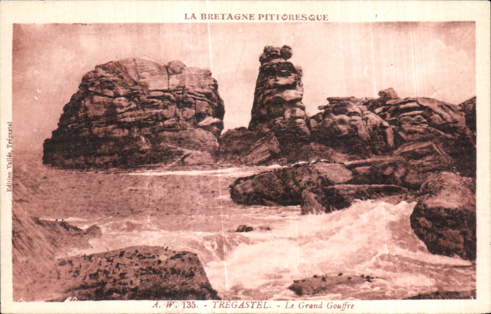CPA La Bretagne Pittoresque Tregastel Le Grand Gouffre