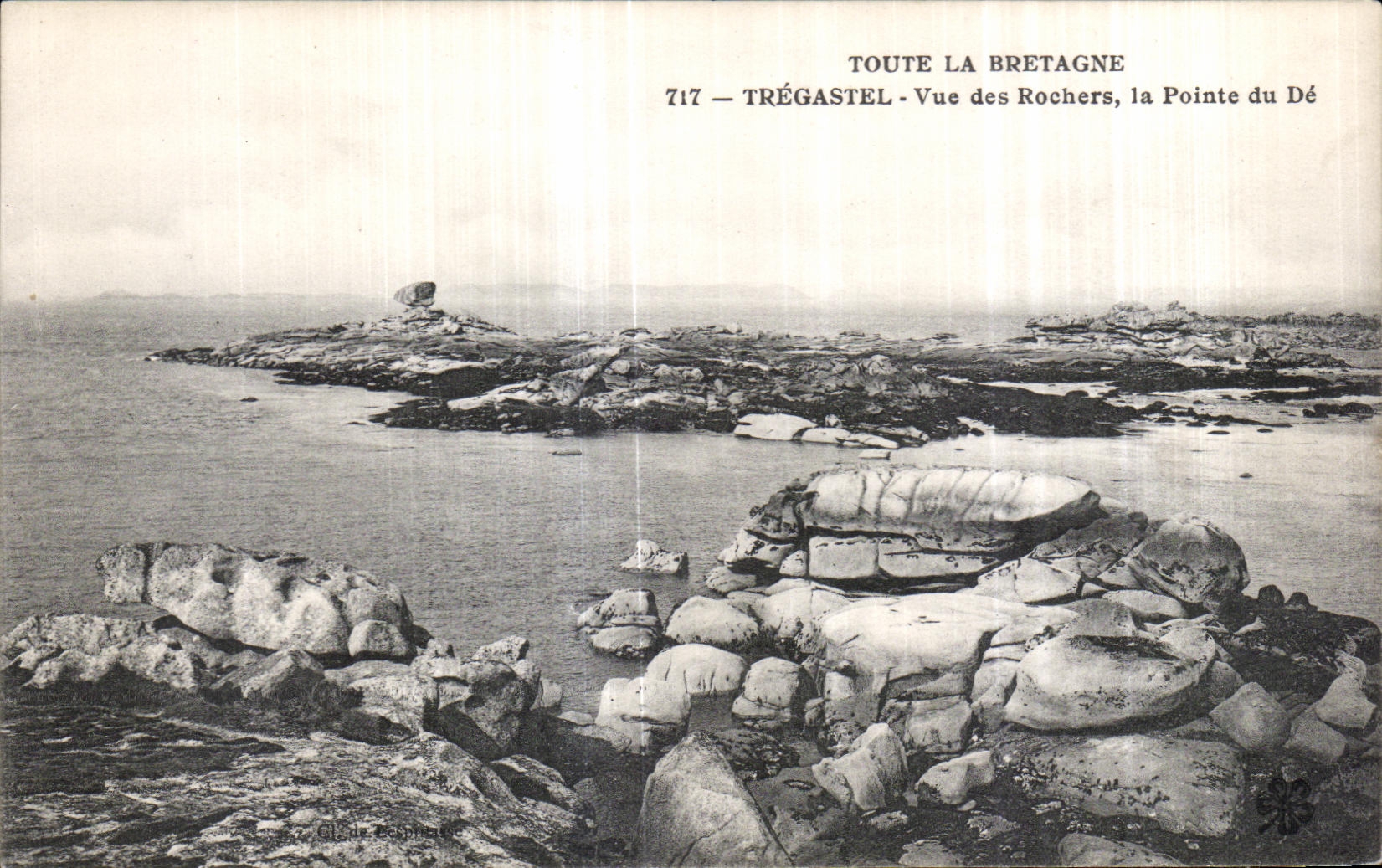 CPA Topute La Bretagne Tregastel Vue des Rochers la Pointe du De