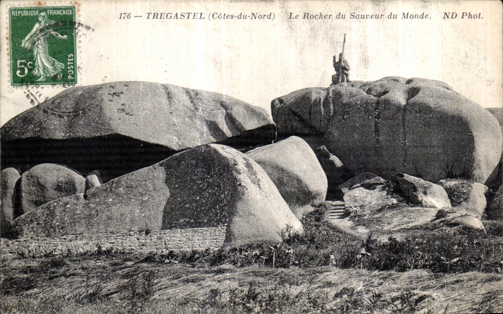 CPA Tregastel Le Rocher du Sauveur du monde