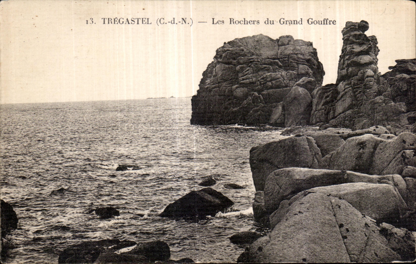CPA Tregastel Les Rochers du Grand Gouffre