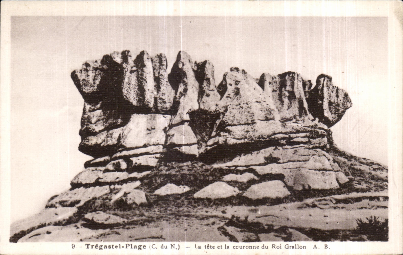 CPA Tregastel Plage La tete et la Couronne du Roi Grallon