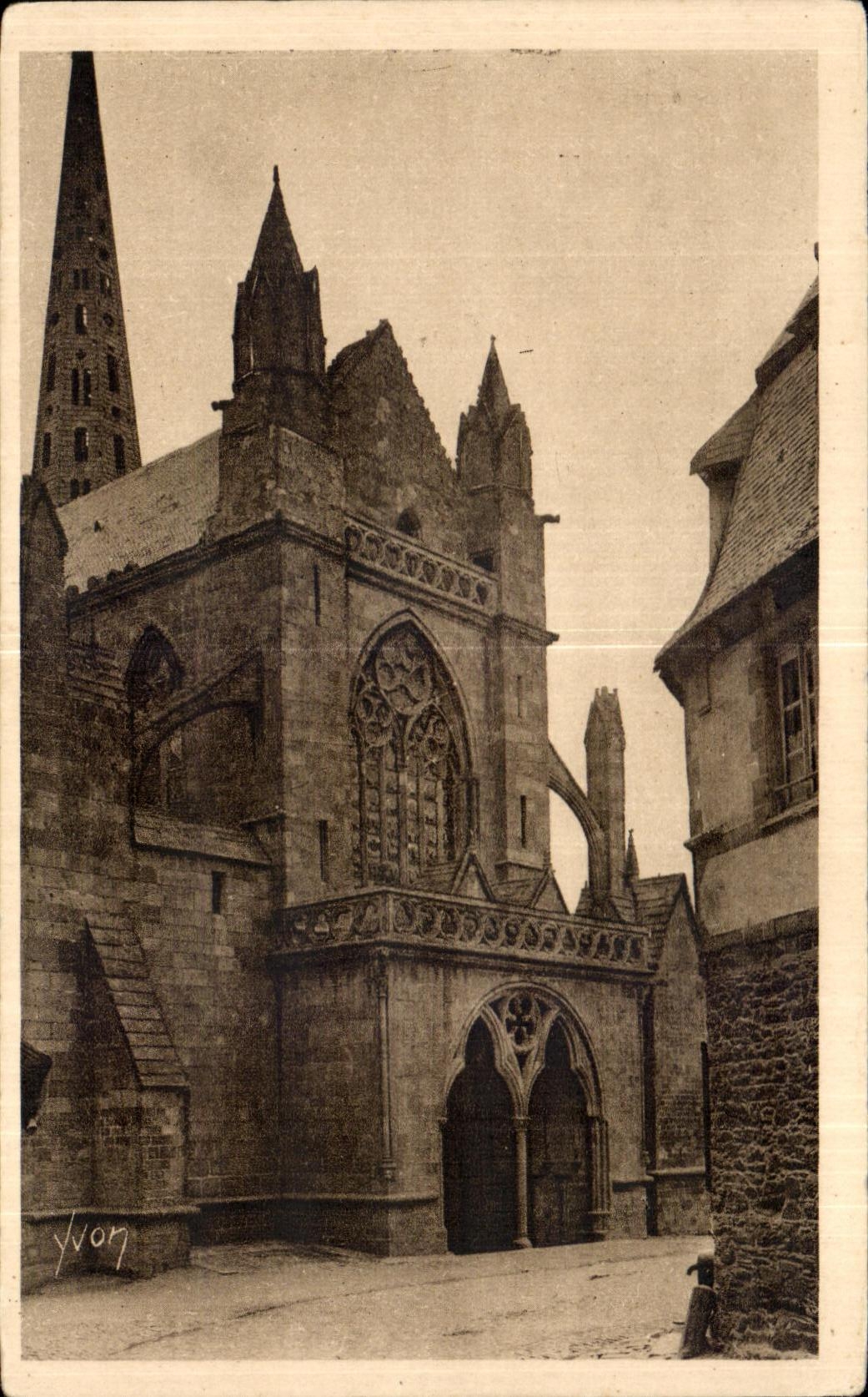 CPA Treguier La Cathedrale Porche de L Ancienne Eglise