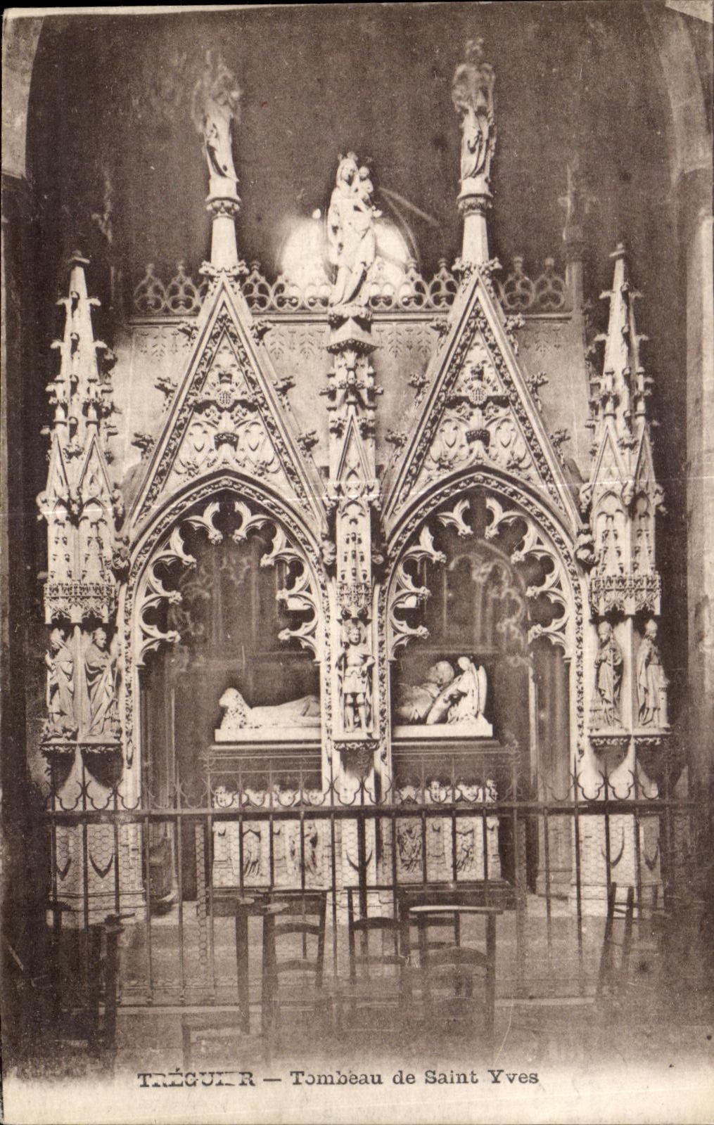 CPA Treouier Tombeau de Saint Yves