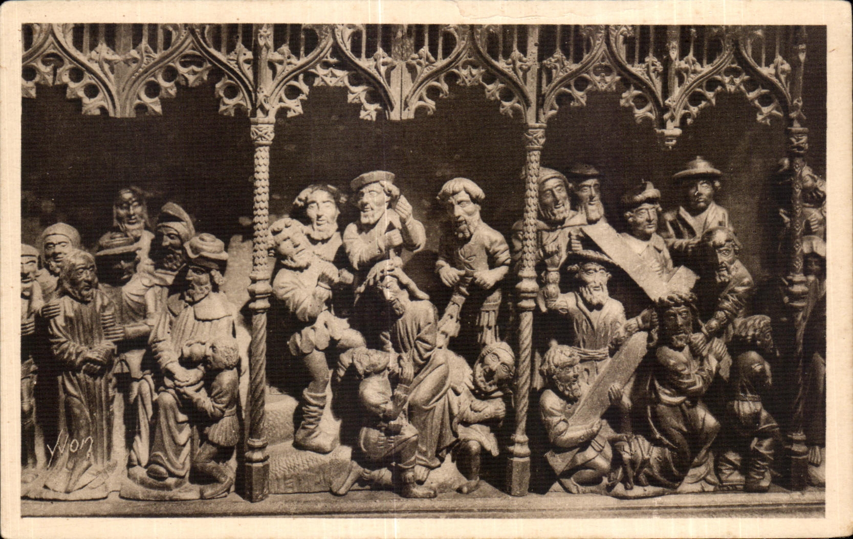 CPA Treguier Chapelle du Duc Sepulture de Jean V de Bretagne