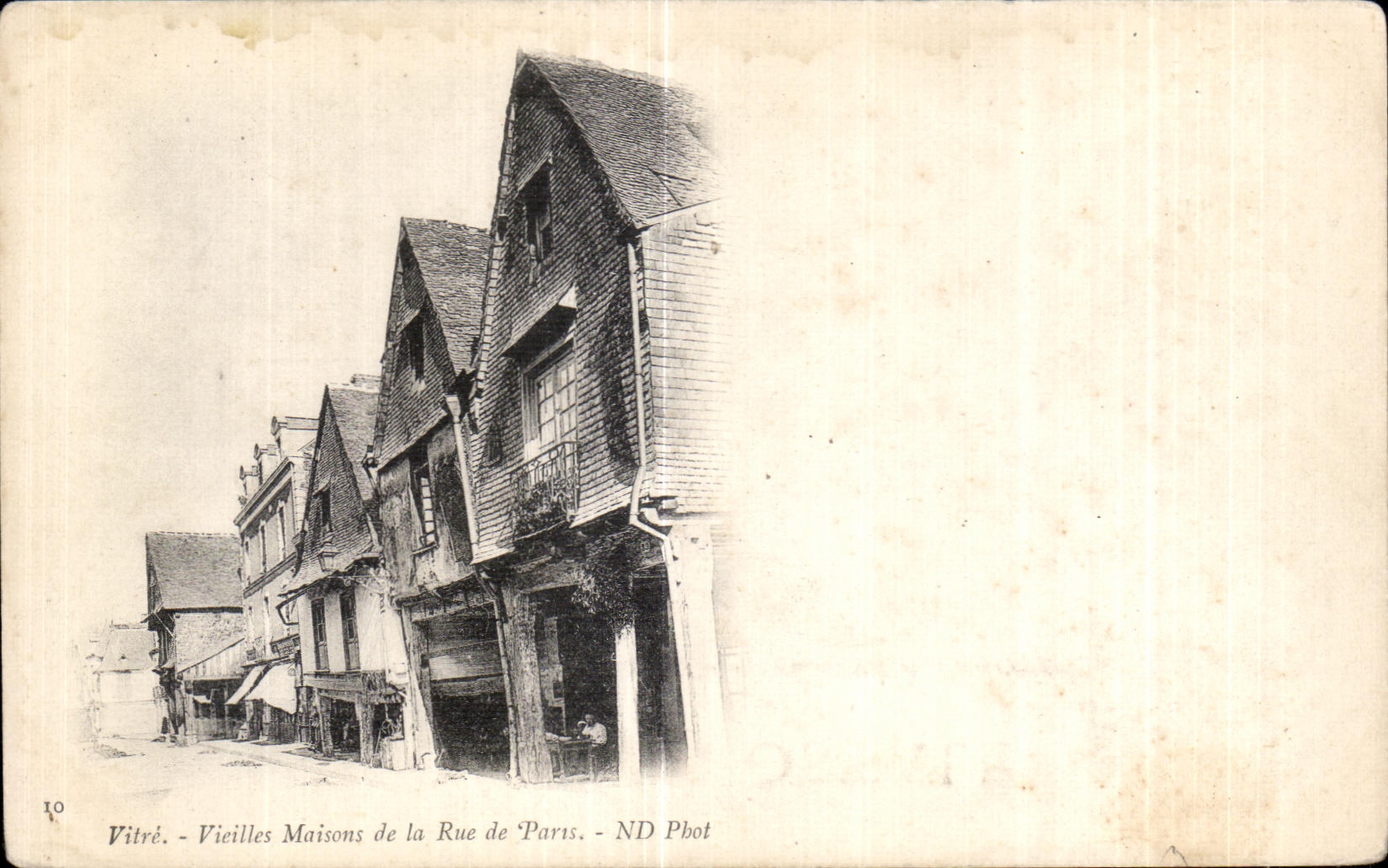 CPA Vitre Vieille Maisons de la Rue de Paris