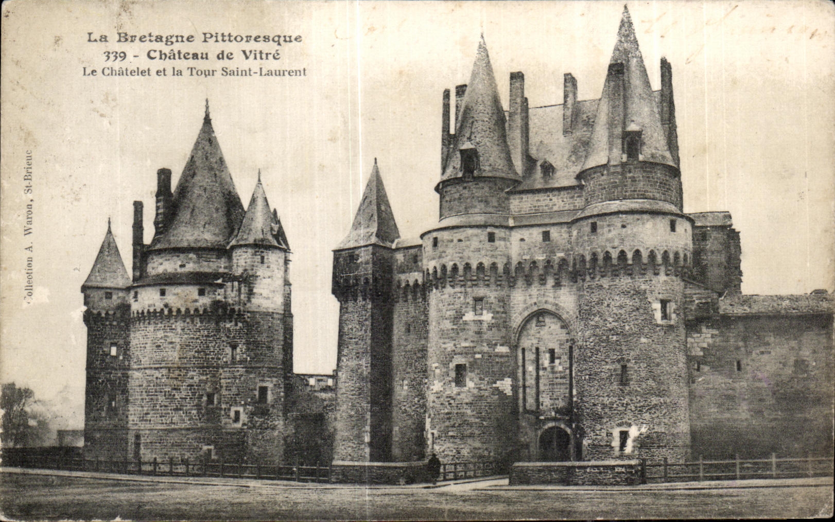 CPA Les Bretagne Pittoresque Chateau de Vitre
