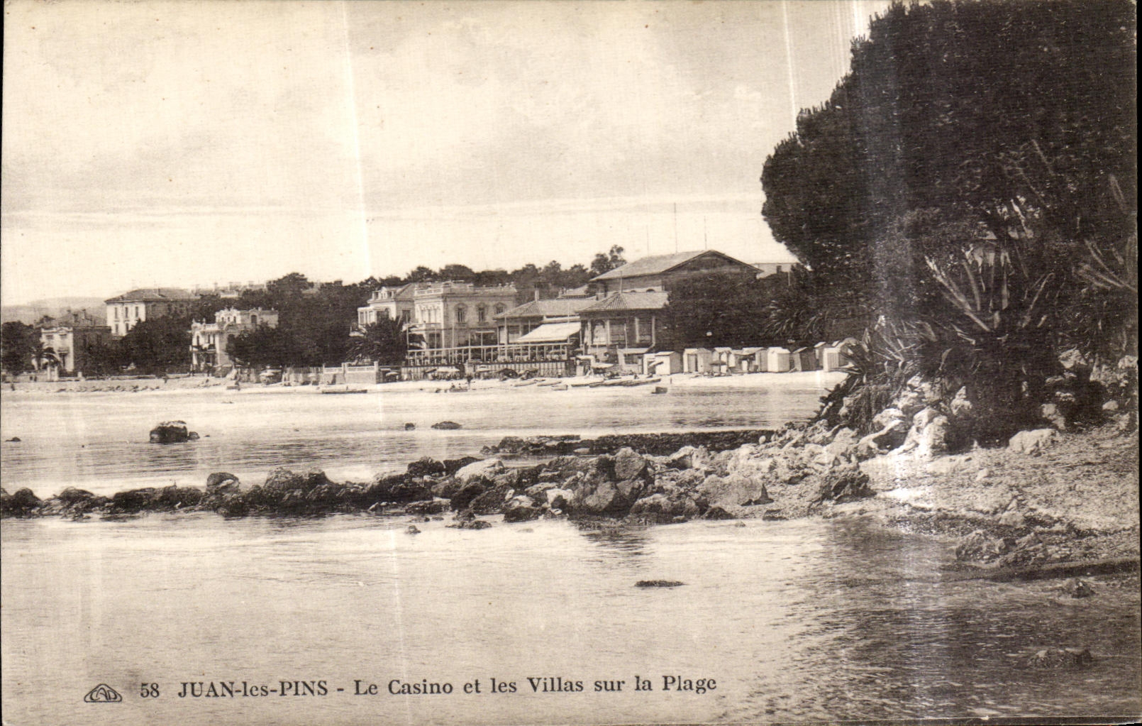 CPA Juan Les Pins Le Casino et les Villas sur la plage 