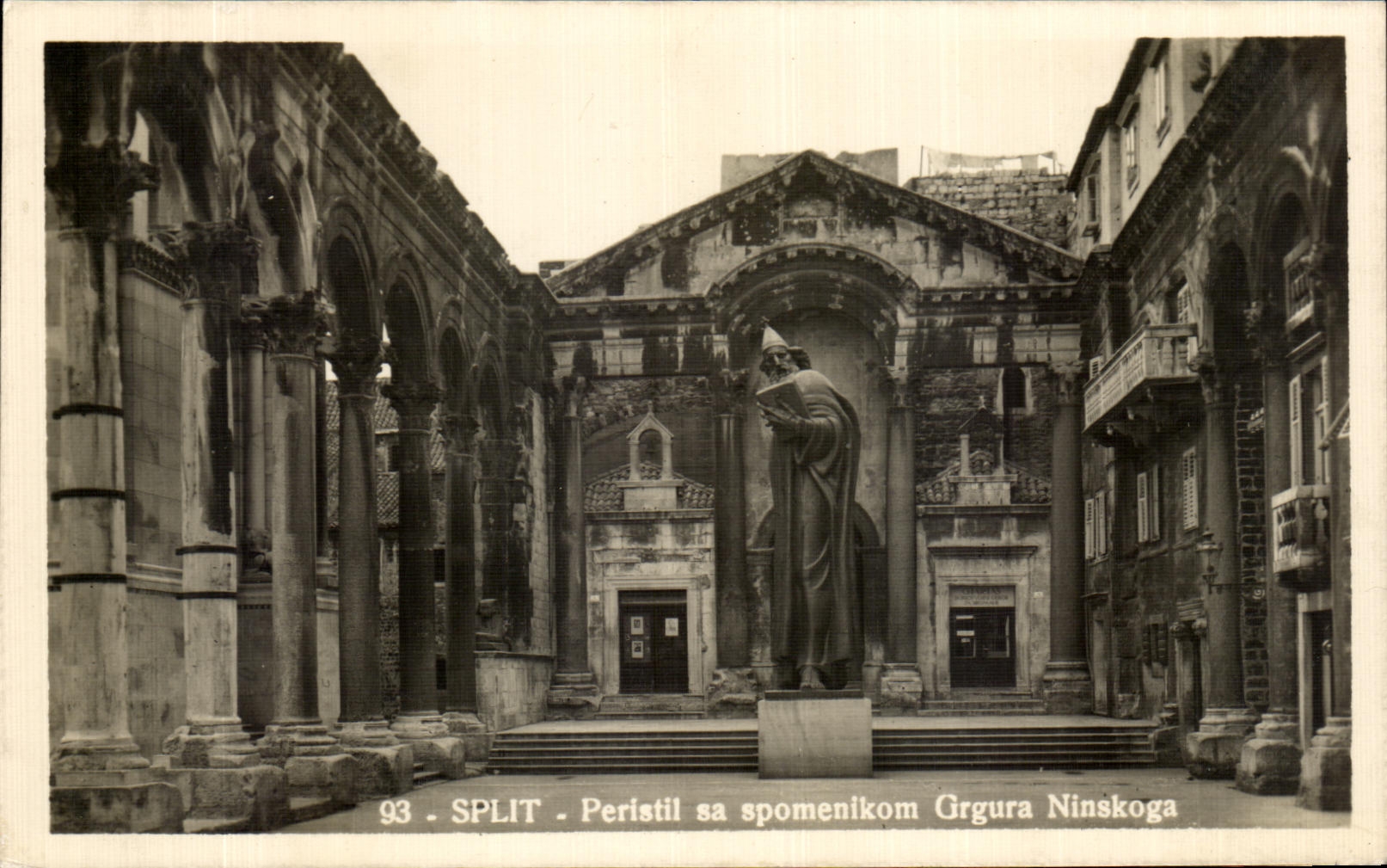 CPA Split Peristil sa spomenikom Grgura Ninskoga Croatie Croatia
